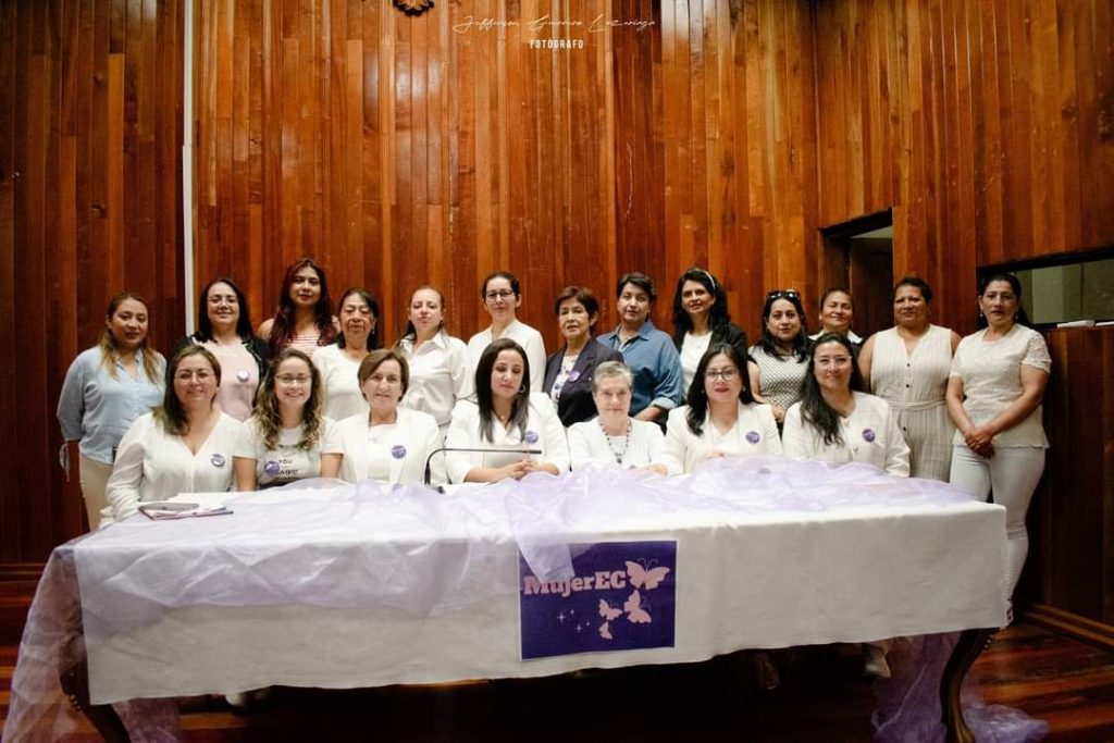 El colectivo Mujeres Ecuatorianas Organizadas, que aglutina a mujeres y organizaciones de mujeres, pule detalles de la cita nacional.