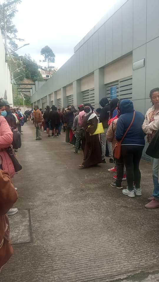 Las personas debieron pasar la noche en la casa de salud pública.