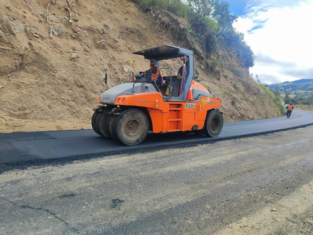 La vía a las parroquias del noroccidente del cantón Loja empieza a cambiar de rostro.