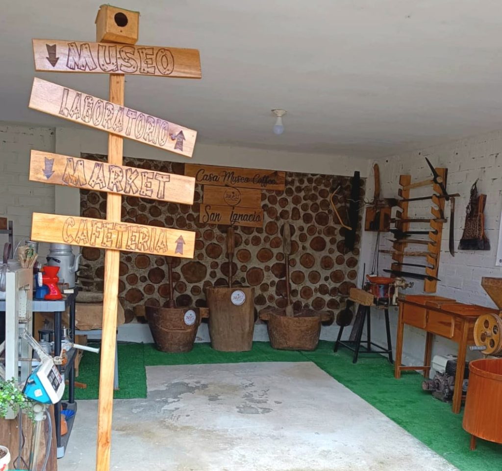 En la Casa Museo Coffee Inkasi se encuentra un museo dedicado al café, donde los visitantes pueden conocer objetos utilizados desde tiempos antiguos en la elaboración del café.