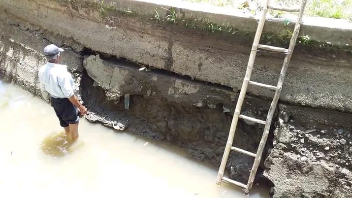 El canal se abastece del río transfronterizo Macará.