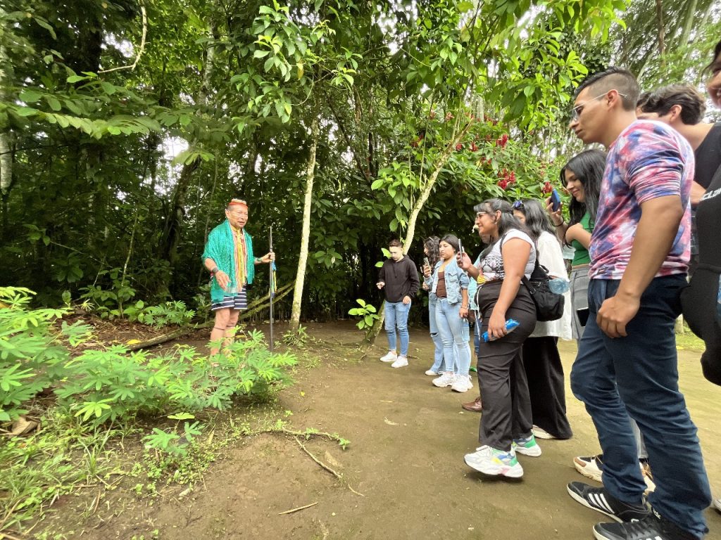 El contacto de los alumnos fue directo con la comunidad Tsáchila.