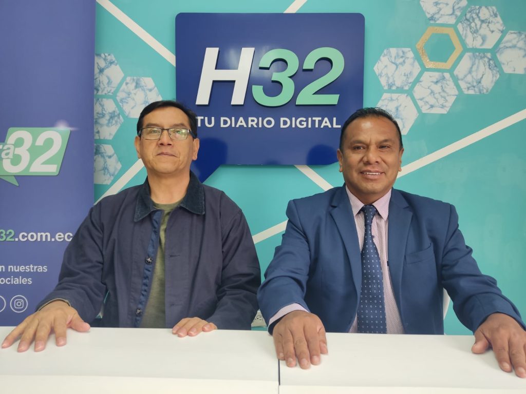 Efrén Sarango y Fredi Zhapa comentan que el proyecto cultural se plasmó por vía autogestión y que se piensa ya en un nuevo libro.