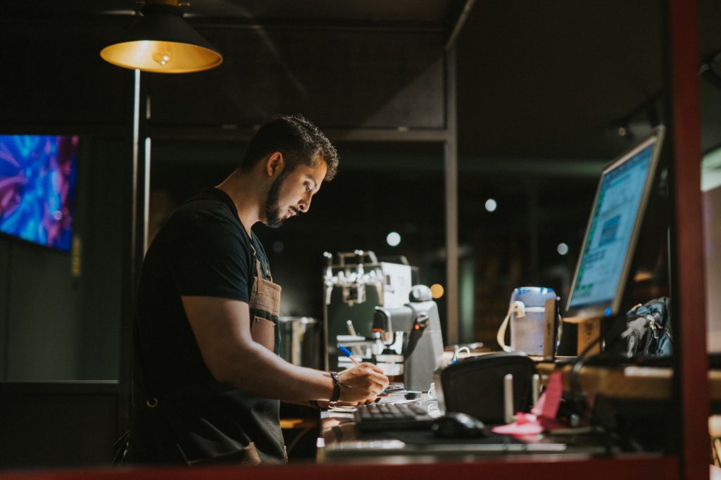 En 2018, Pablo Andrés Solano comenzó su travesía con la cerveza artesanal en Guayaquil.
