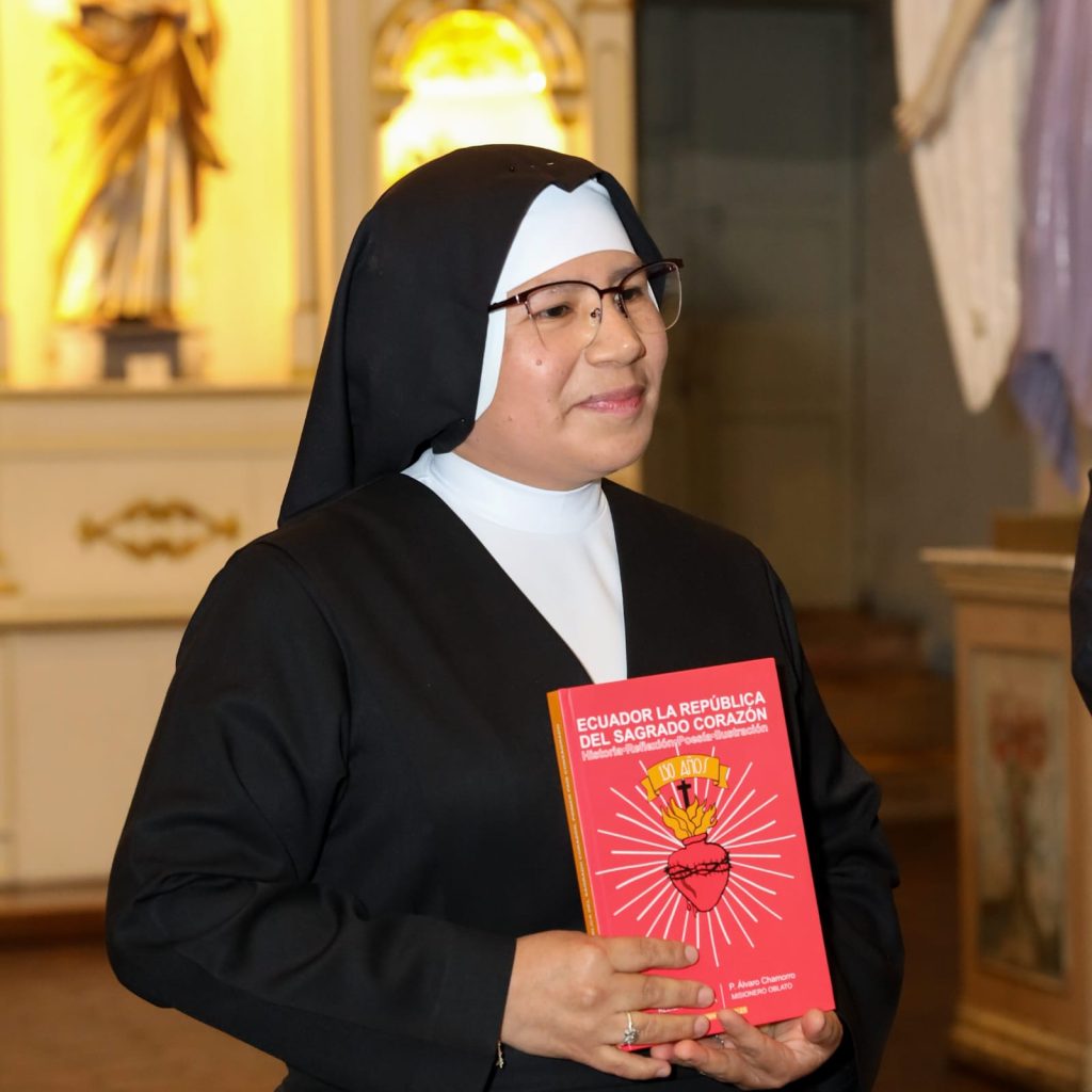 La religiosa Oblata Patricia Gualpa Cajamarca es la autora del libro.