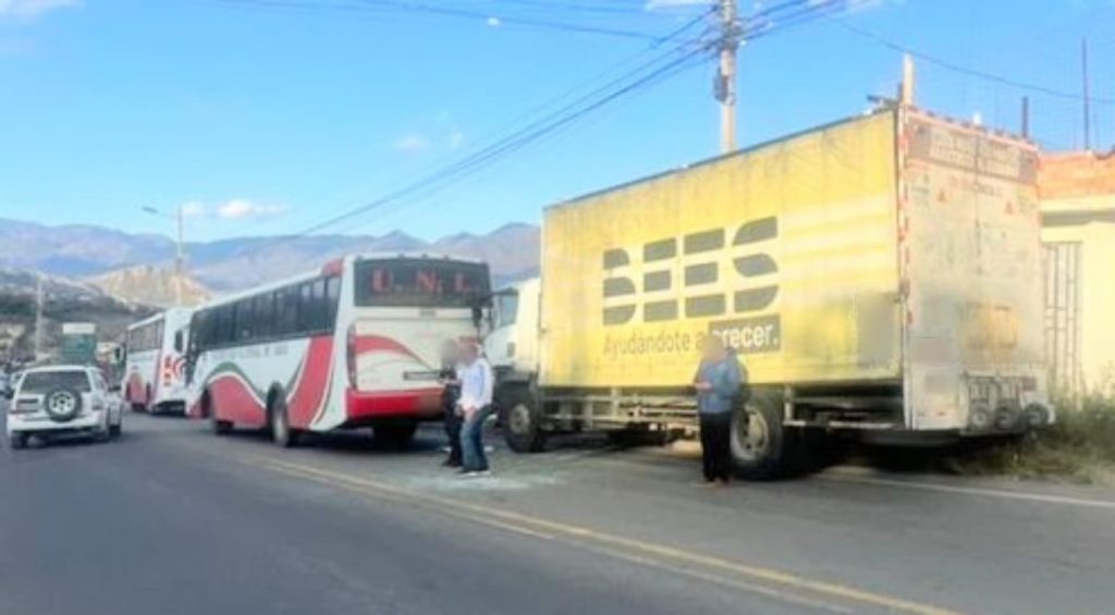 En una vía del cantón Catamayo ocurrió ese accidente de tránsito, ayer.