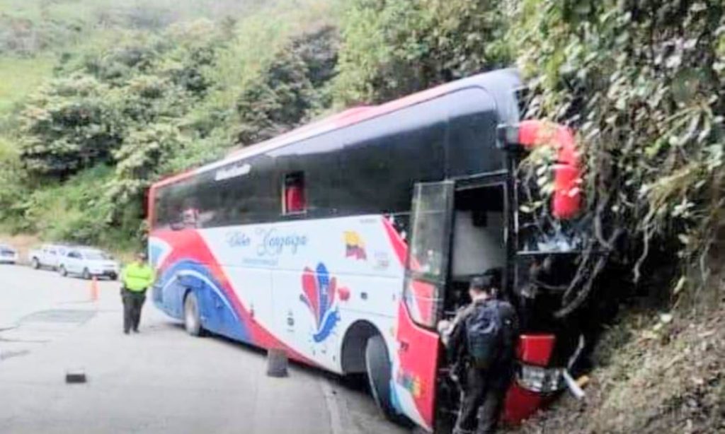 En esa posición quedó el pesado automotor.