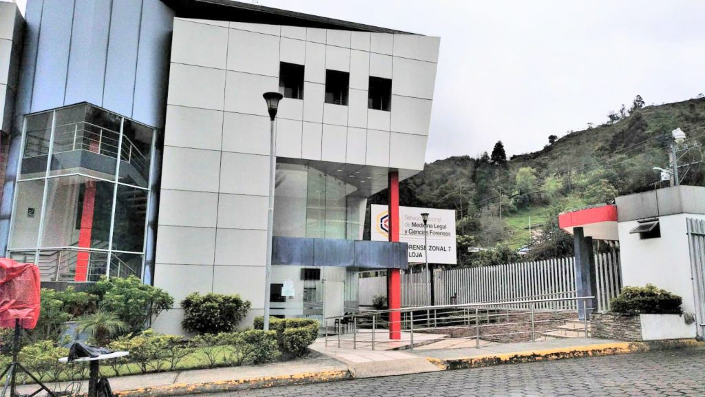 El cadáver fue llevado a la morgue del Servicio Nacional de Medicina Legal y Ciencias Forenses.