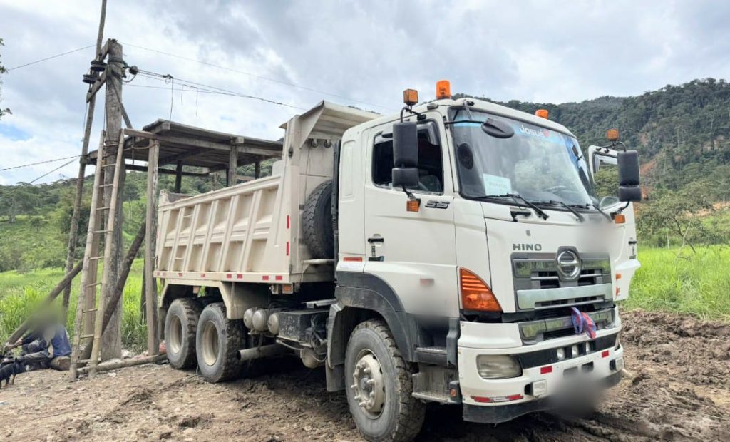 El volquete en donde se encontró el material aurífero.