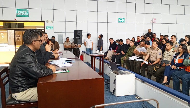 Carlos Ortega Tapia, comandante de la Policía Nacional, en la provincia de Loja, intervino en la reunión interinstitucional.