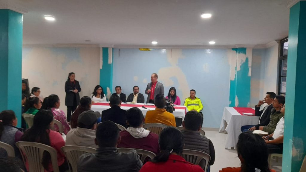 La reunión se cumplió en la parroquia.