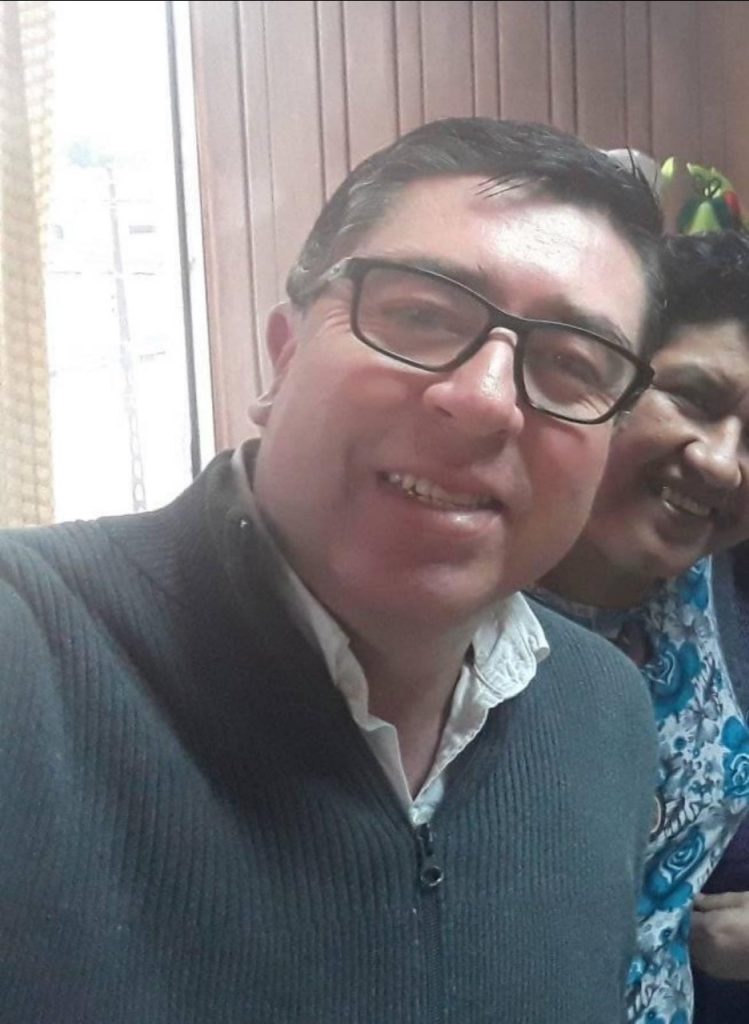 El funcionario fallece a los 53 años de edad, dejando una estela de dolor en sus familiares, amigos y allegados.