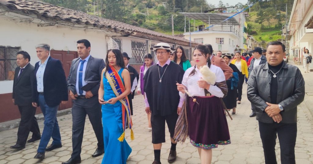 Previo a la sesión solemne, se efectuó un desfile cívico-estudiantil.