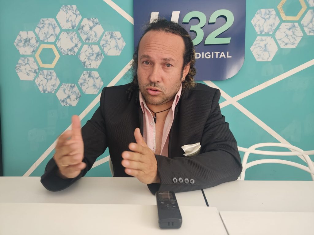 El edil Santiago Erráez Veintimilla dice que el alcalde Quezada no quiere escuchar las propuestas de Simar.