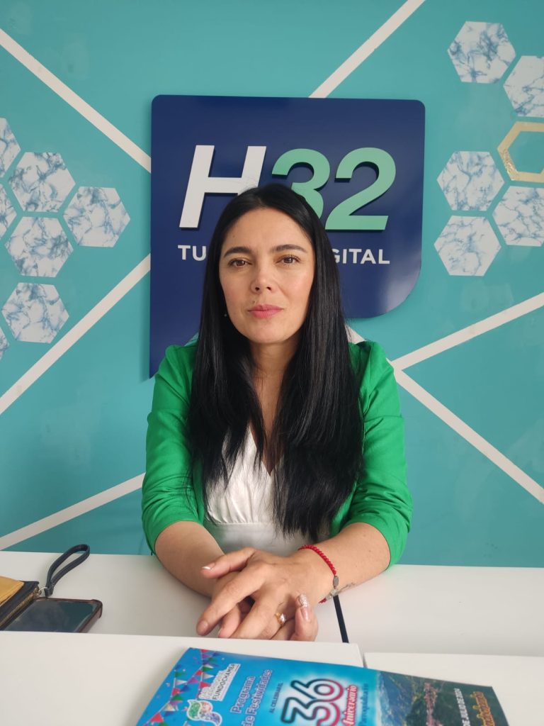 Deicy Leticia Cueva Cueva, presidenta del Gobierno Parroquial, invita a la diversa programación que se ha preparado.