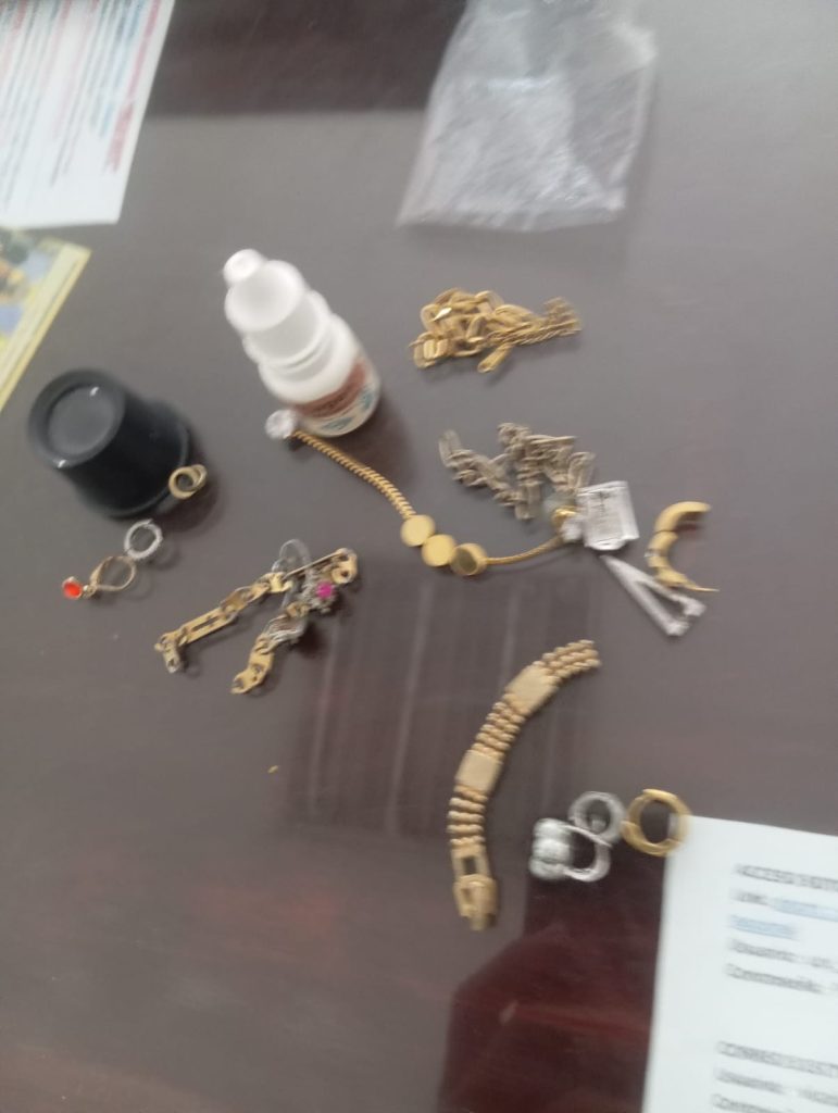 En la tarde ayer detuvieron a una persona que intentaba estafar.