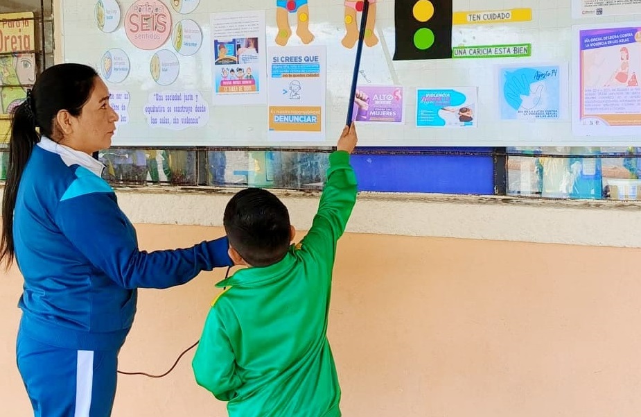 Los alumnos se alistan para elevar sus niveles de conocimiento.