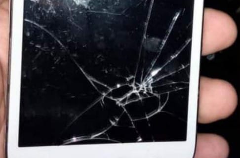 La pantalla trizada es de un teléfono, marca Huawei.