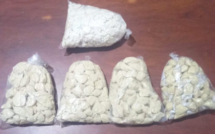 La sustancia fue sometida a la Prueba de Identificación Preliminar Homologada y el resultado es positivo para base de cocaína.