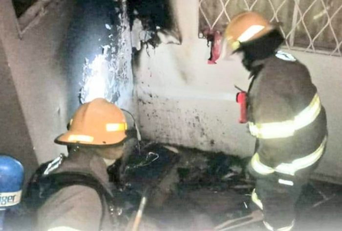 A la emergencia acudieron 8 bomberos.