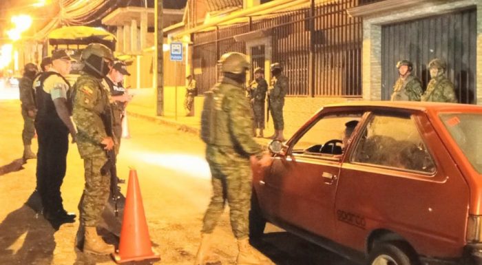 Los policías y militares ejecutan operativos las 24 horas en la ciudad y provincia de Loja.