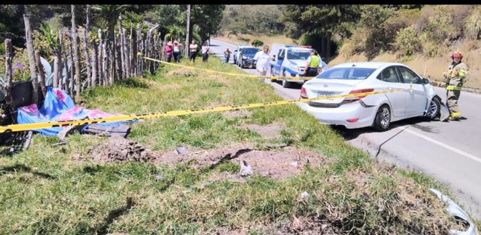 El percance ocurrió por el cerro Villonaco sobre la vía Loja-Catamayo, ayer.