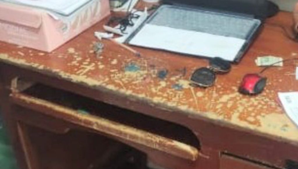 El cajón de ese mueble se llevaron los supuestos malhechores.