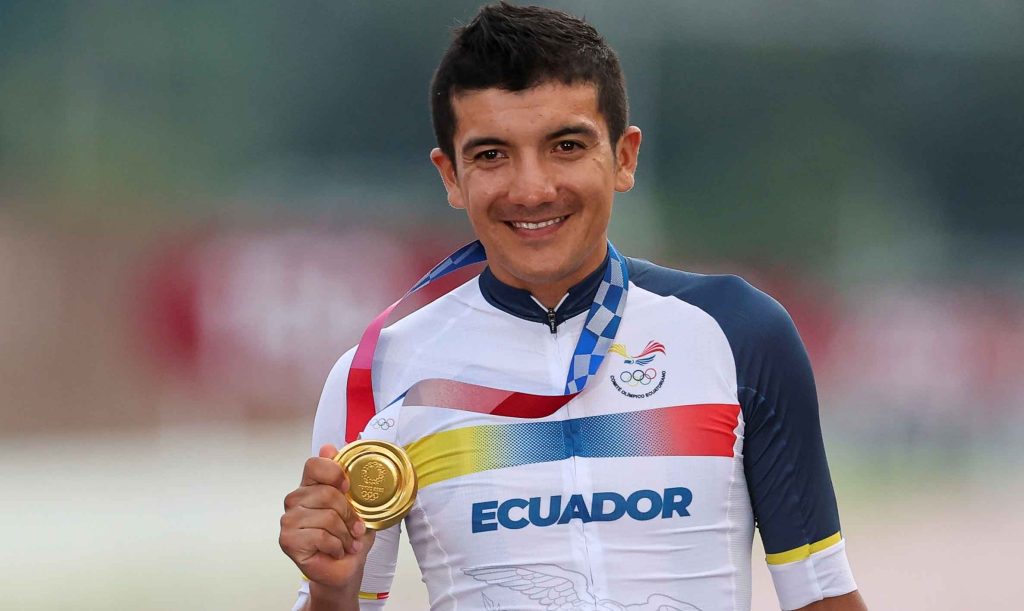 Richard Carapaz en Tokio, 2020: El carchense entregó al país su tercera medalla olímpica de oro al ganar la competencia de ciclismo de ruta.