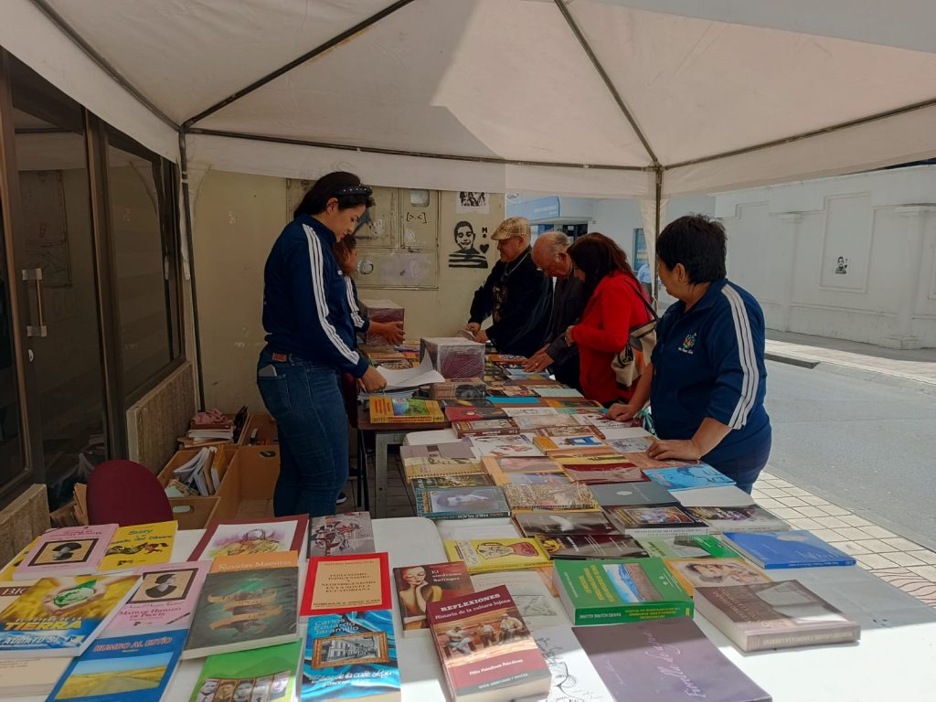 En la Feria del Libro, estuvieron disponibles 125 títulos de autores lojanos.