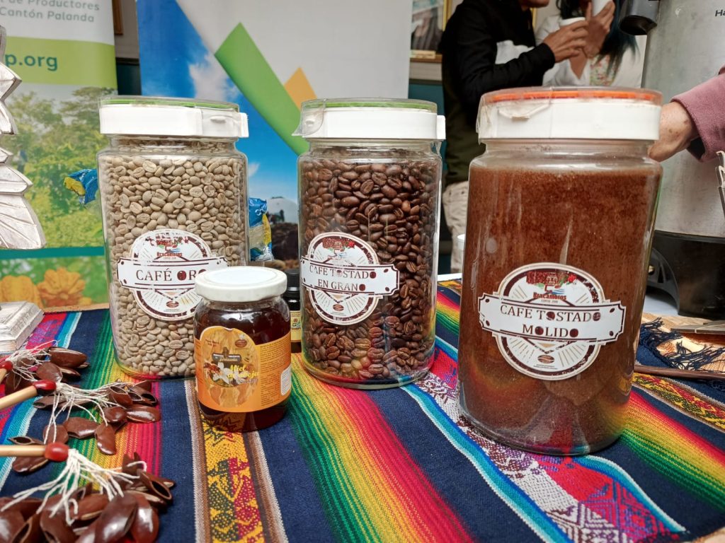 Durante la feria, los participantes podrán degustar y conocer la variedad de productos originarios de la región.