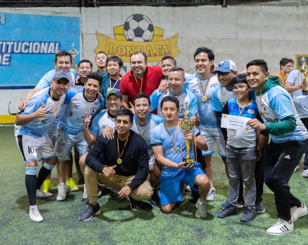 Se hizo reconocimientos a los equipos y jugadores destacados.