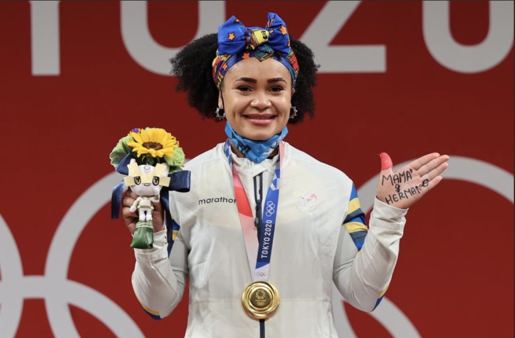 Neisi Dajomes en Tokio, 2020: La halterofilia le dio a Ecuador otro oro histórico, con Dajomes triunfando en la categoría de 76 kg.