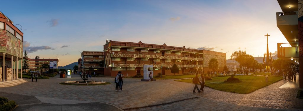 La UTPL es una institución que cuenta con su espacio físico en Loja.