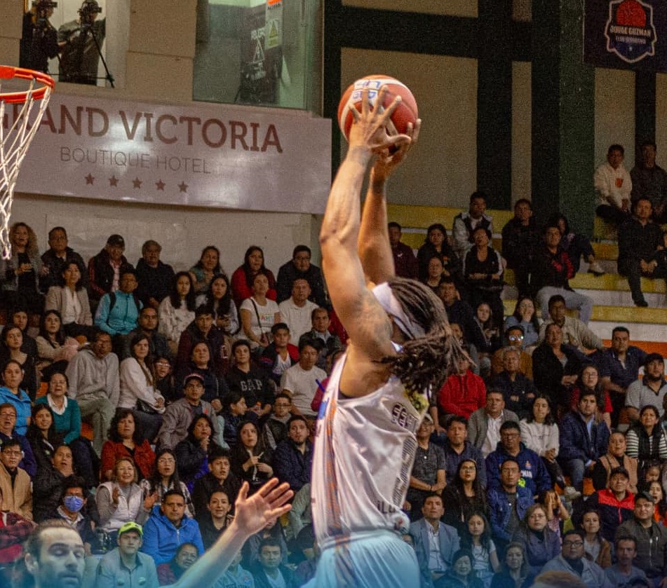 El quinteto lojano hizo las cosas bien en el Coliseo Ciudad de Loja.