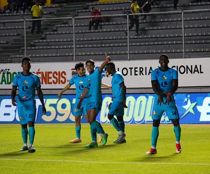 Libertad pugna por salvar la categoría.