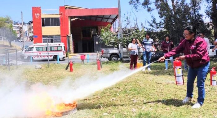 La capacitación fue ayer en la estación sur del Cuerpo de Bomberos de Loja.