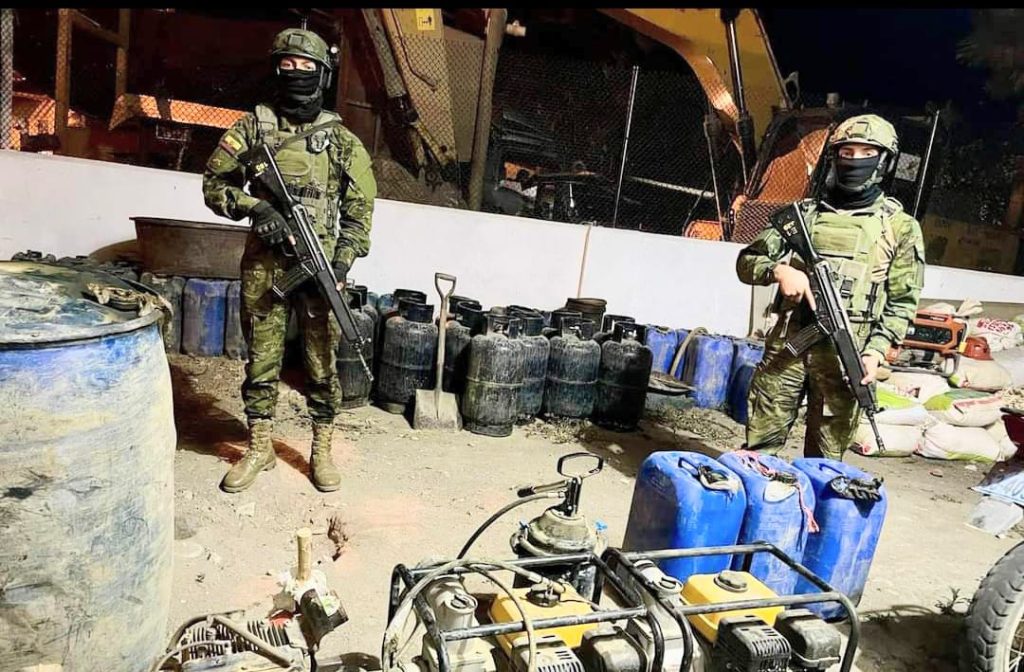 Los objetos que los militares encontraron.
