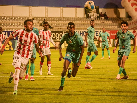 El equipo lojano no pudo descifrar el juego del ‘Rodillo Rojo’.