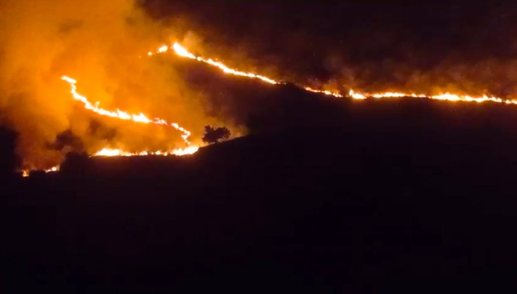 El fuego se ha reactivado en varias ocasiones.