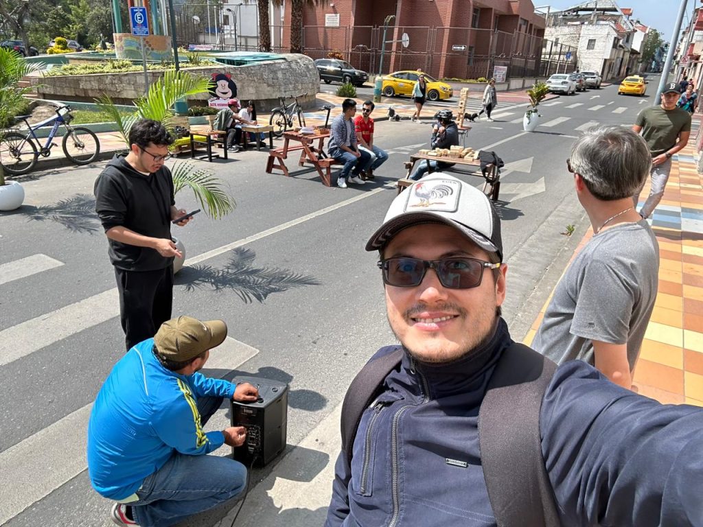 El espacio público fue utilizado durante seis horas por el público en general.