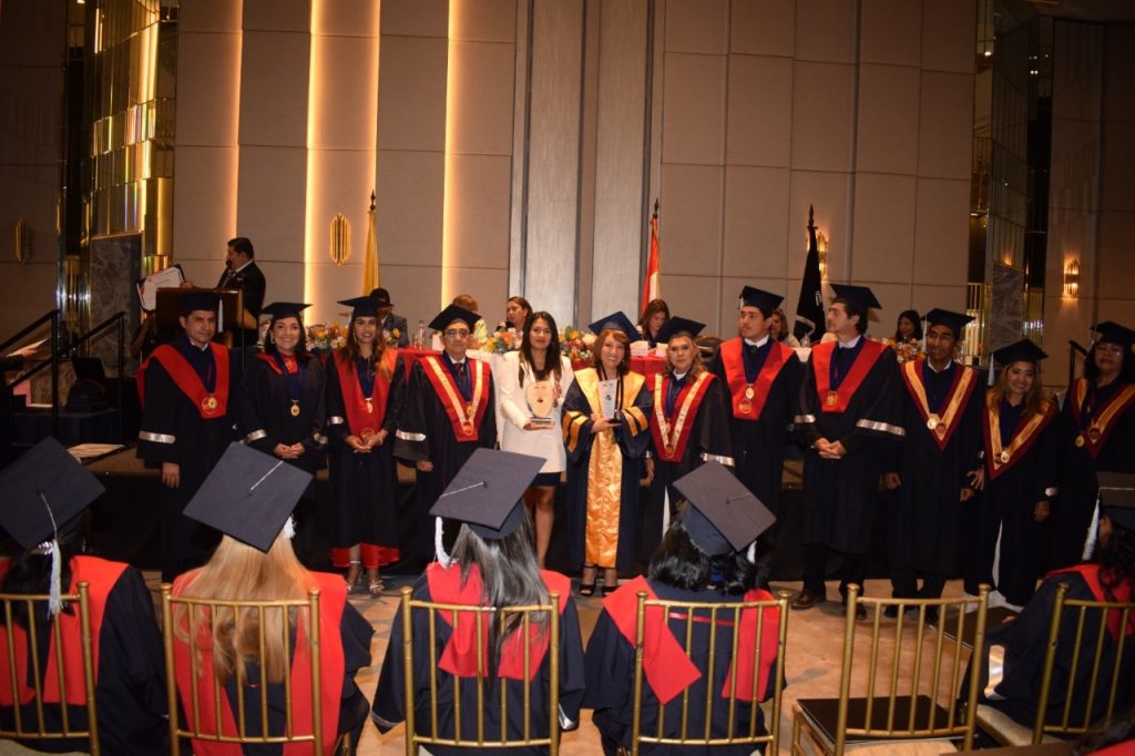 En la ciudad de Guayaquil, en días anteriores, la UCV incorporó a 60 doctores PhD.