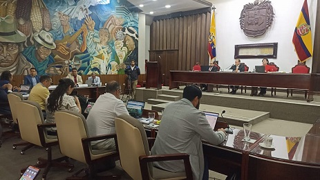 La sesión se cumplió en el Salón de Cabildo.