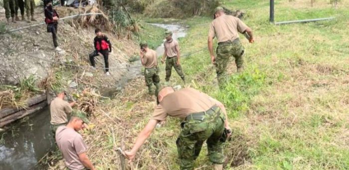 Los uniformados realizaron la limpieza y retiro de los escombros.
