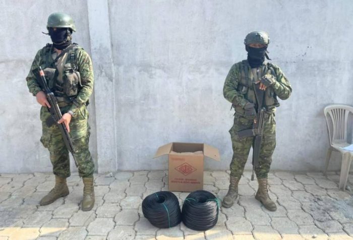 El material explosivo fue entregado a la Policía Nacional.