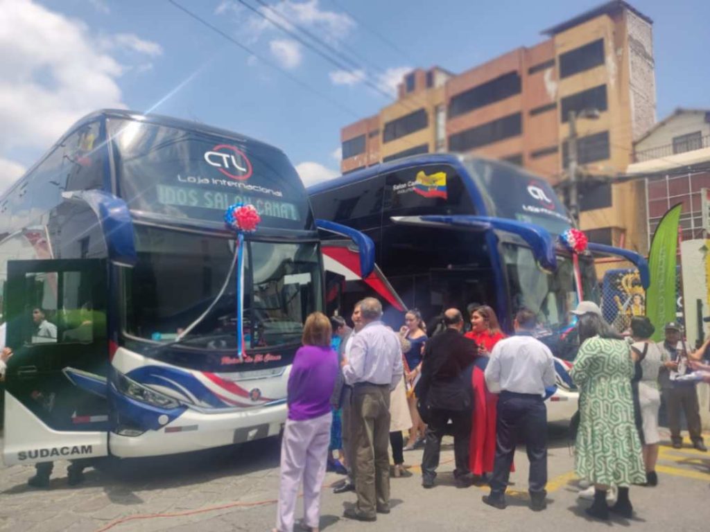 Las unidades fueron presentadas mediante un acto especial que contó con la presencia de directivos, socios, autoridades e invitados especiales.