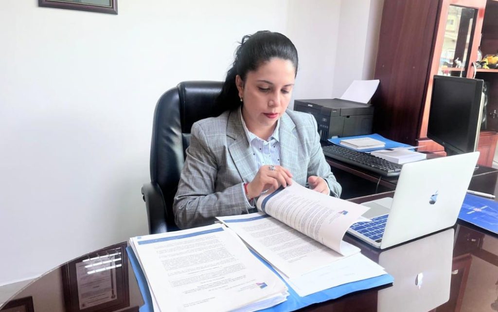 Glenda Granda Torres, abogada del aspirante a oficial especialista del Ejército ecuatoriano.