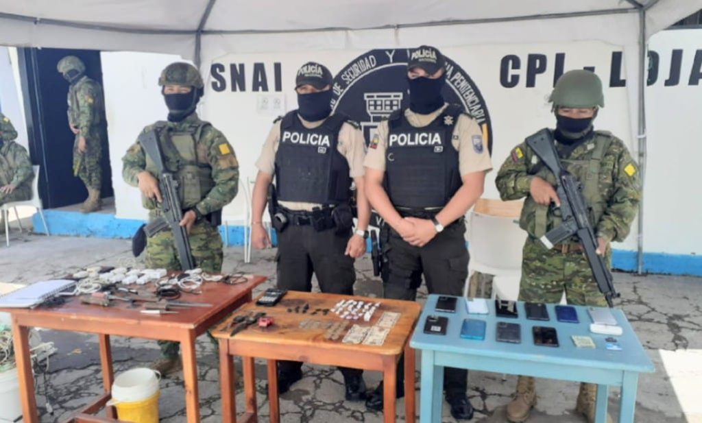 Los objetos fueron entregados a la Policía Nacional.