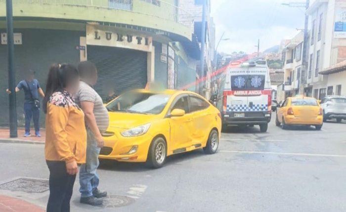Uno de los carros implicados es de servicio público.
