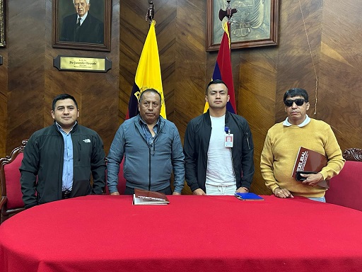 La invitación se hizo mediante rueda de prensa.