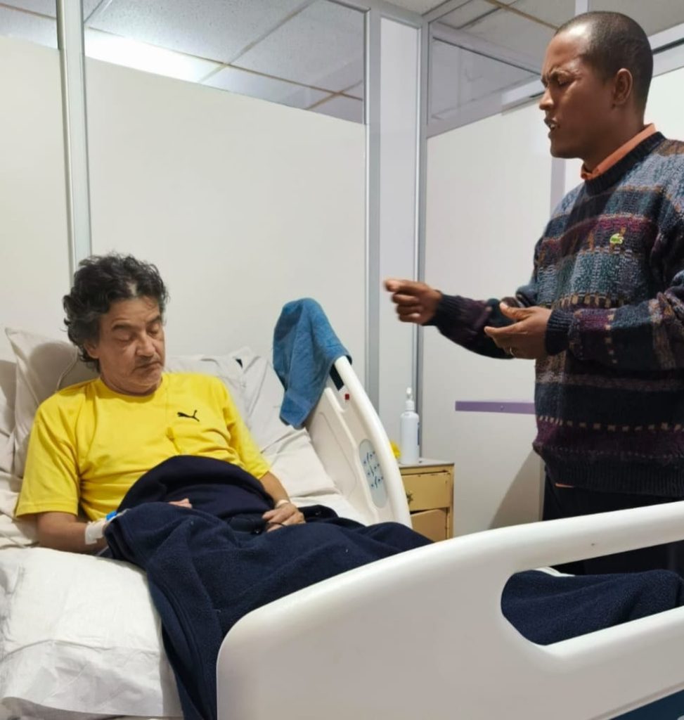 El paciente está en el cuarto piso del hospital Isidro Ayora, cama número 37.